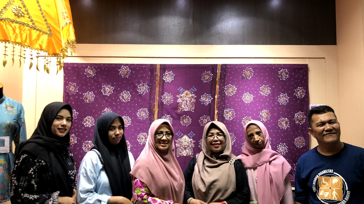 Minangkabau Corner dan UPT Perpustakaan Unand Gelar Pameran Batik Sunyi