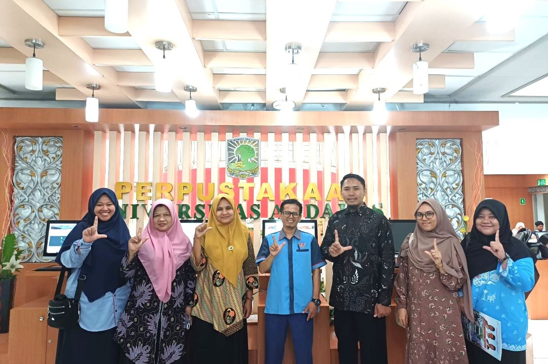 Perkuat Sinergi: Perpustakaan Universitas Andalas Terima Kunjungan Studi Perpustakaan Universitas Adzkia Padang