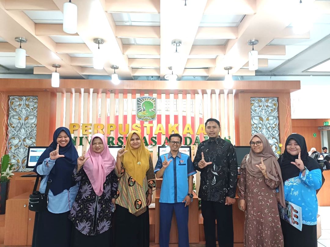 Perkuat Sinergi: Perpustakaan Universitas Andalas Terima Kunjungan Studi Perpustakaan Universitas Adzkia Padang